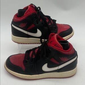 Nike Air Jordan 1 Retro Mid Black Gym Red GS Youth Shoes Size 6.5 554725-020